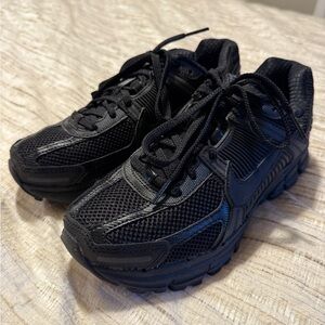 Nike Vomer 5 - Black/Black - Women’s Size 8